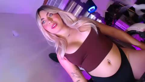 Snapshot of kiramillerxx chatting on October 4, 2:20 am Its your girl KIRA online show from October 4, 2:20 am