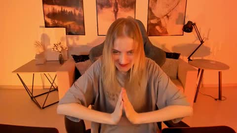 Kira online show from March 5, 9:04 pm