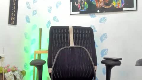 kiran_01 online show from October 24, 10:39 pm