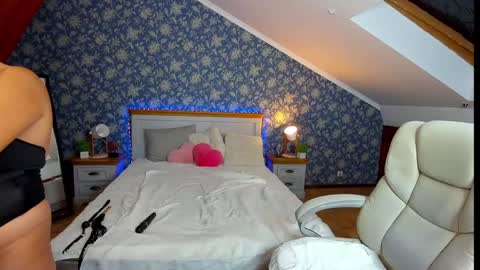 Snapshot of kiraroxx chatting on February 1, 3:08 am Kira online show from February 1, 3:08 am