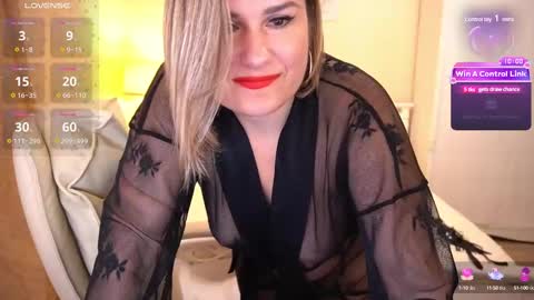 Snapshot of kiraroxx chatting on March 11, 1:37 am Kira online show from March 11, 1:37 am