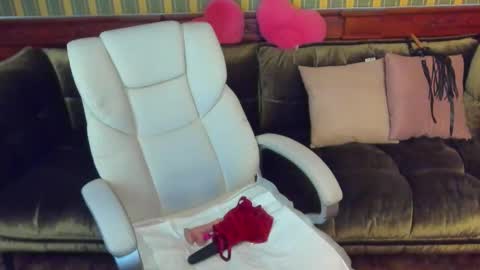 Snapshot of kiraroxx chatting on March 11, 3:56 pm Kira online show from March 11, 3:56 pm