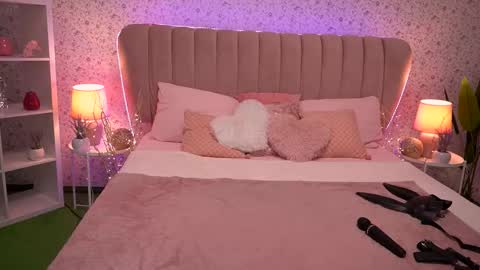 Snapshot of kiraroxx chatting on September 13, 6:08 pm Kira online show from September 13, 6:08 pm