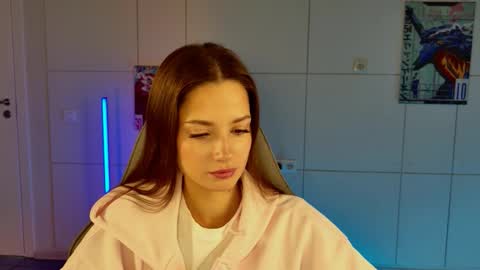 kiravair online show from November 10, 1:21 pm