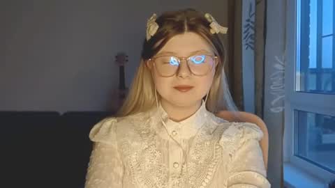 KiraYume online show from May 4, 3:52 pm