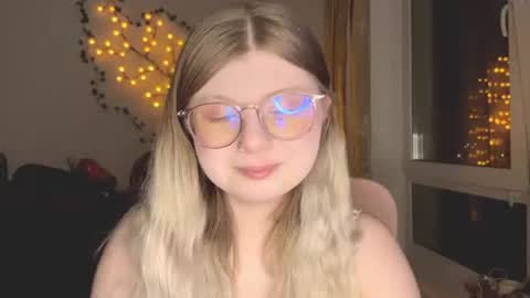 KiraYume online show from July 10, 9:50 pm