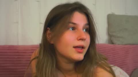 Snapshot of kirazephyr chatting on October 15, 7:52 am Kira online show from October 15, 7:52 am