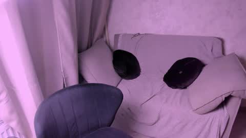 Kira online show from March 7, 7:05 pm