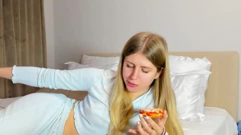 Kira online show from December 21, 8:38 pm