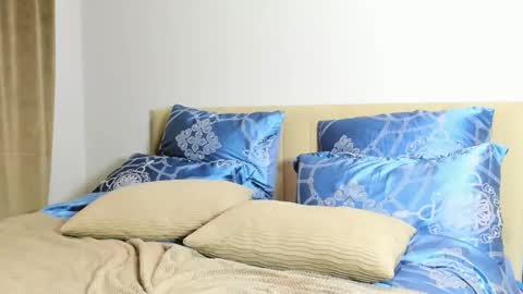 Snapshot of kirraa_ chatting on February 14, 12:18 am Kira online show from February 14, 12:18 am