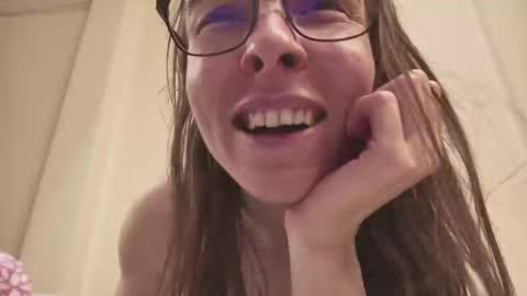 Snapshot of kiska_iriska chatting on February 19, 2:44 pm Wet Girl online show from February 19, 2:44 pm