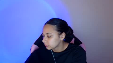 kiss_ameliaa online show from October 30, 1:45 pm