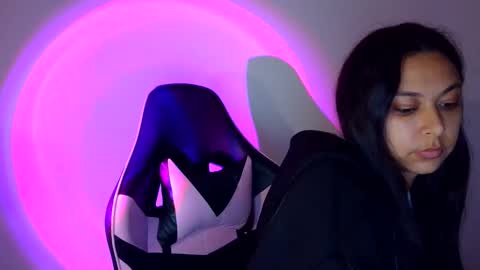 kiss_ameliaa online show from November 4, 9:41 am