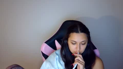 kiss_ameliaa online show from November 10, 9:52 am