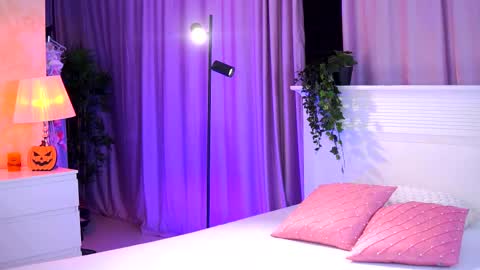 Snapshot of kiss_jess chatting on November 5, 4:29 pm Kiss Jess online show from November 5, 4:29 pm