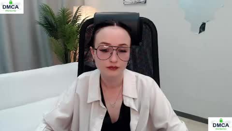 Snapshot of kiss_of_love_0 chatting on June 10, 8:57 am Louise online show from June 10, 8:57 am