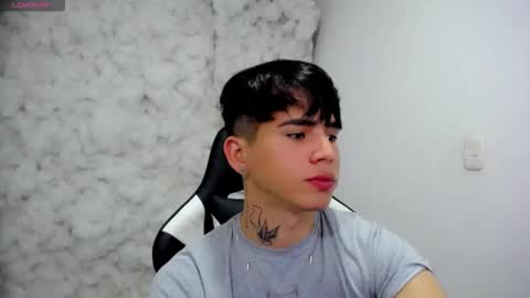 kiss_whitee online show from November 23, 3:28 am