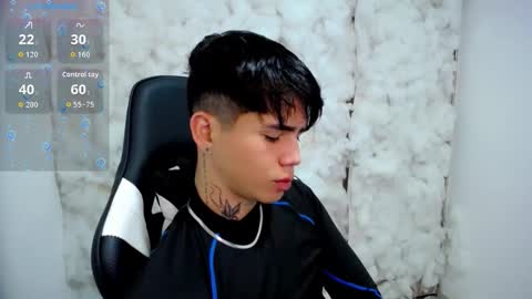 kiss_whitee online show from November 24, 8:19 pm