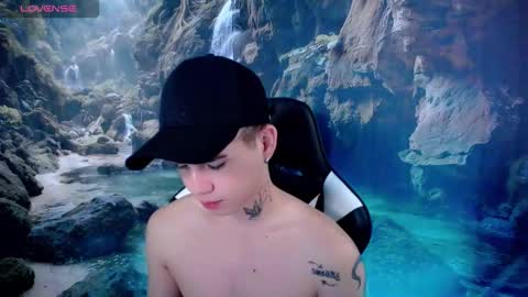 kiss_whitee online show from February 2, 8:29 pm