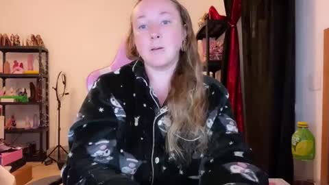 kissica online show from December 14, 4:45 pm