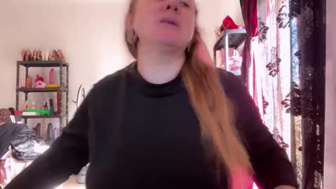 kissica online show from February 19, 8:10 am