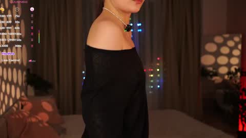 Lola online show from June 12, 8:52 pm