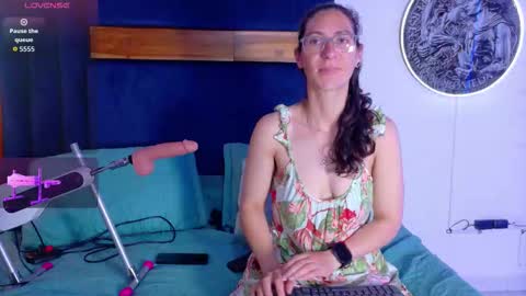 Kissing Company online show from November 18, 3:23 am