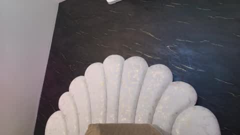 BELLA FLAME online show from April 15, 7:10 pm