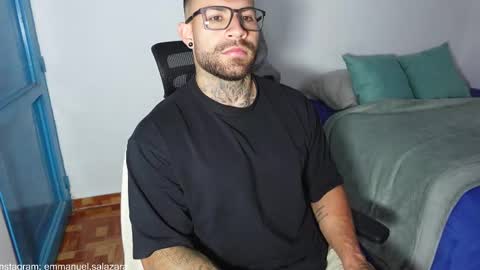 Snapshot of kite__ chatting on January 3, 11:23 pm kite__ online show from January 3, 11:23 pm