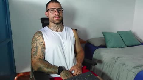 Snapshot of kite__ chatting on February 1, 9:19 pm kite__ online show from February 1, 9:19 pm