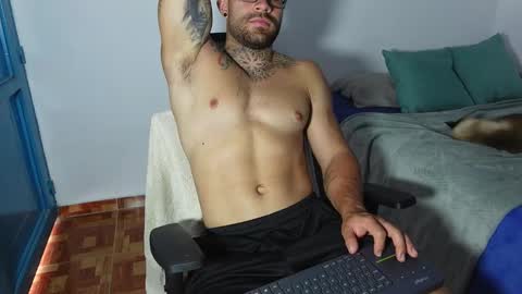 Snapshot of kite__ chatting on February 4, 9:41 pm kite__ online show from February 4, 9:41 pm