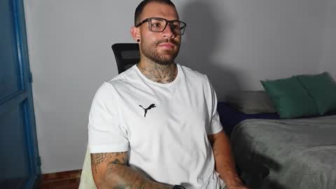 Snapshot of kite__ chatting on February 6, 12:54 am kite__ online show from February 6, 12:54 am