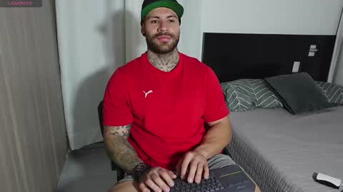 Snapshot of kite__ chatting on February 10, 2:48 am kite__ online show from February 10, 2:48 am