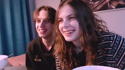 Snapshot of kitkatsweetspot chatting on December 15, 7:51 pm kitkatsweetspot online show from December 15, 7:51 pm