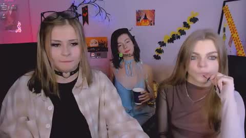 kitniss online show from October 31, 9:49 pm