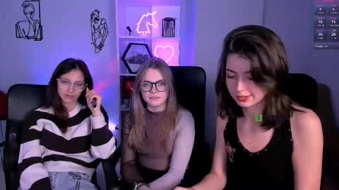 kitniss online show from December 5, 8:38 pm