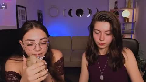 kitniss online show from June 28, 7:20 pm