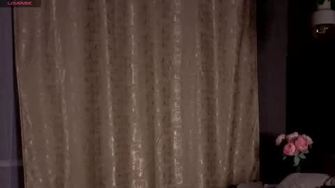 Snapshot of kitsun_ne chatting on November 20, 8:08 pm The sexy fox Kitsune online show from November 20, 8:08 pm