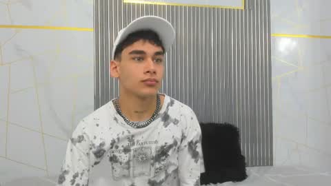 Snapshot of kitsune_44 chatting on March 23, 8:24 pm kitsune_44 online show from March 23, 8:24 pm