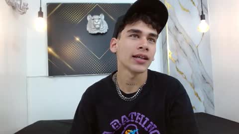 Snapshot of kitsune_44 chatting on March 25, 6:36 pm kitsune_44 online show from March 25, 6:36 pm