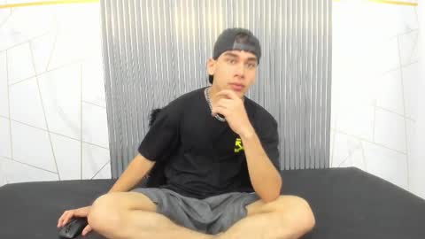 Snapshot of kitsune_44 chatting on March 27, 7:02 pm kitsune_44 online show from March 27, 7:02 pm