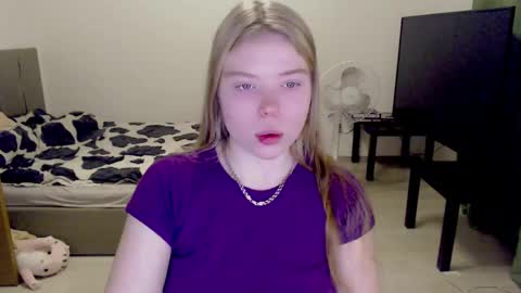 Jennyblonde and Emmabrunette online show from December 17, 4:23 am