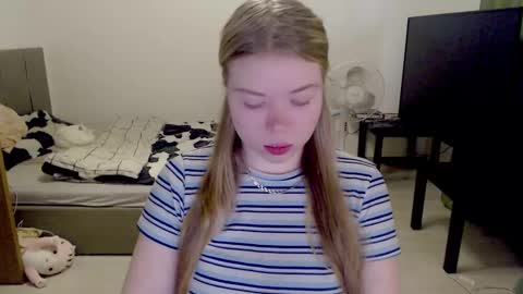 Jennyblonde and Emmabrunette online show from December 25, 11:43 am