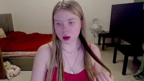 Jennyblonde and Emmabrunette online show from February 4, 9:20 pm