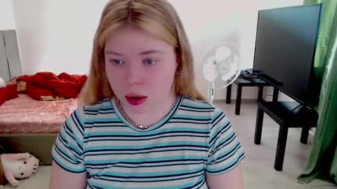 Jennyblonde and Emmabrunette online show from February 23, 11:40 am