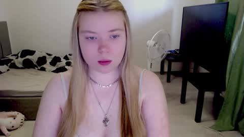 Jennyblonde and Emmabrunette online show from February 27, 10:48 am