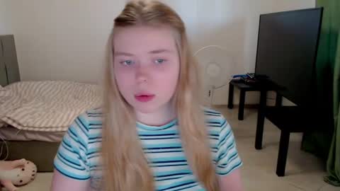 Jennyblonde and Emmabrunette online show from June 15, 5:48 pm