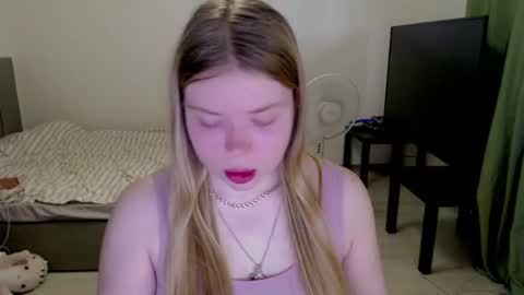 Jennyblonde and Emmabrunette online show from July 15, 6:02 pm