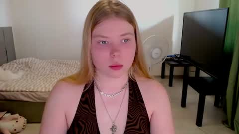 Jennyblonde and Emmabrunette online show from July 19, 1:48 pm