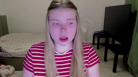 Jennyblonde and Emmabrunette online show from July 27, 7:32 pm
